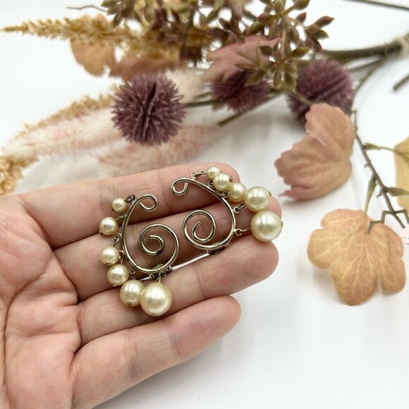 Vintage Coro Faux Pearls Clip on Earrings - Picture 1 of 5
